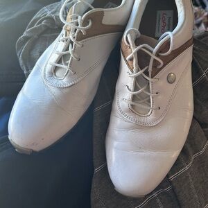 Gently loved men’s golf shoes size 11